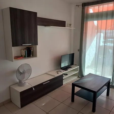 Poolview Ground Floor Appartement *