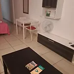 Poolview Ground Floor 아파트