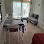 Poolview Ground Floor 아파트 *