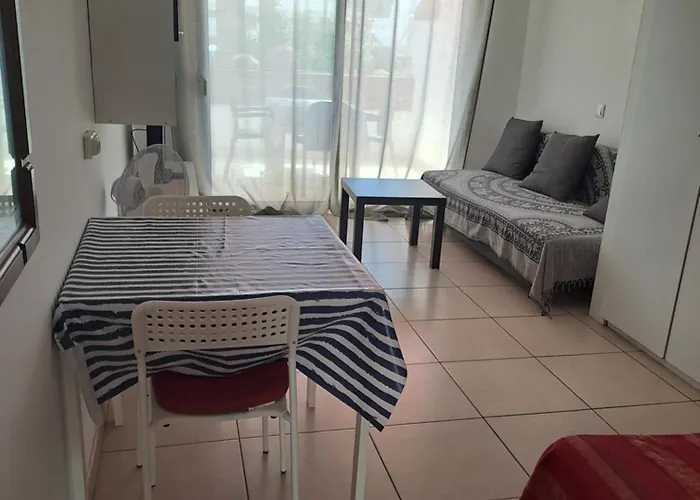 Poolview Ground Floor Apartment *